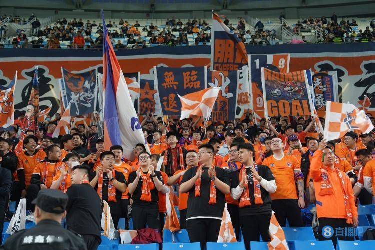 日本人一气之下将小嘎子的奶奶斩首示众。